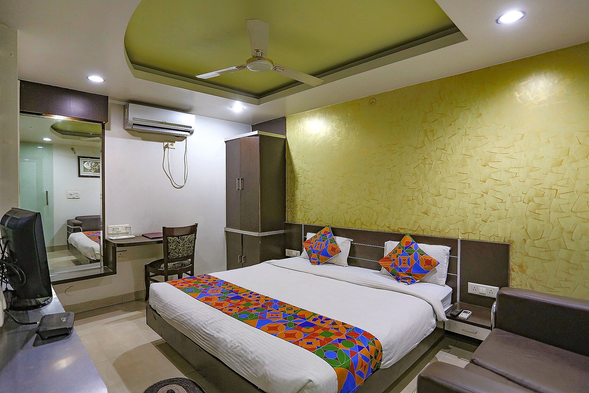 FabHotel Midland Deluxe Room 5