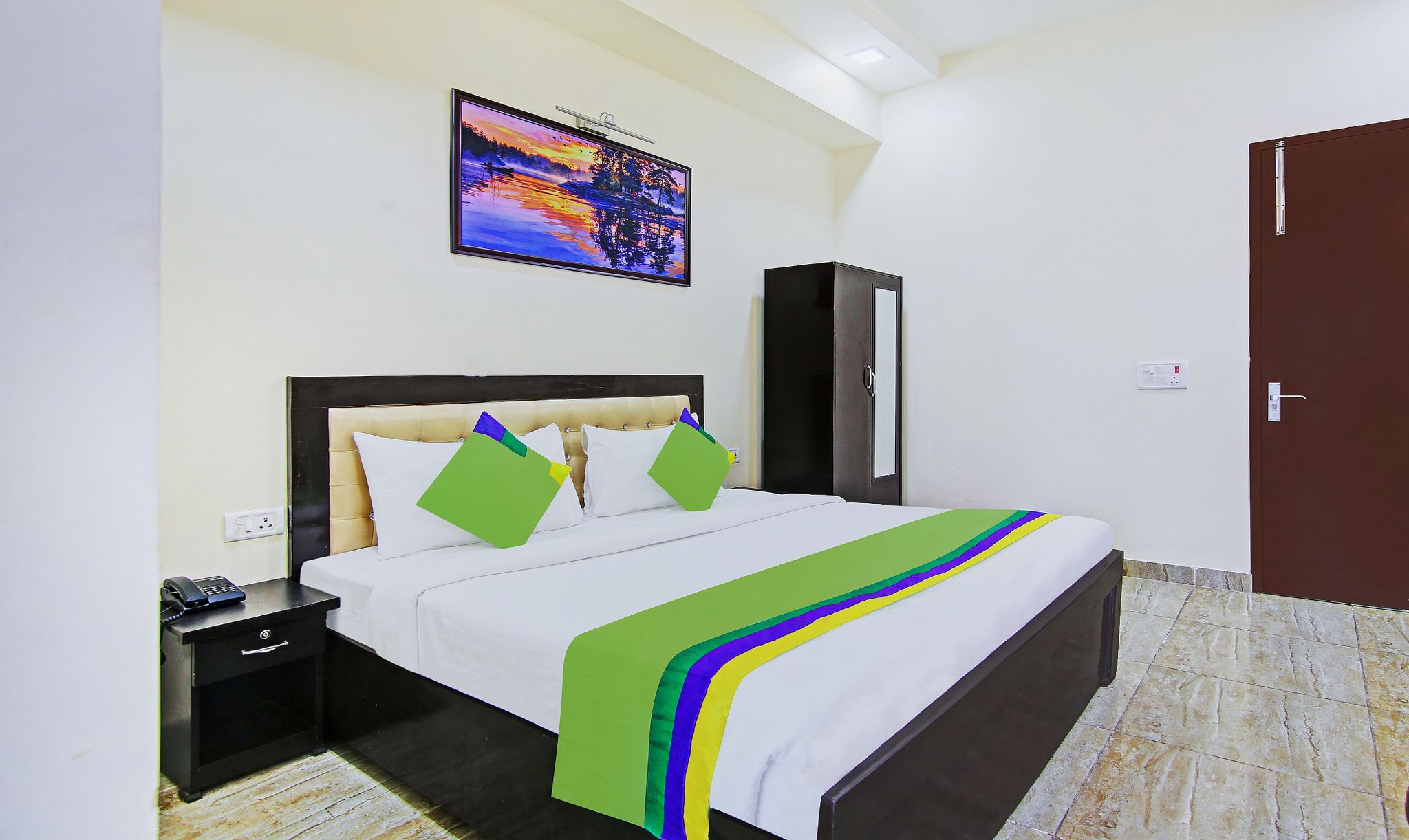 Treebo Amaya Inn Sector 72 Standard Double Room 6