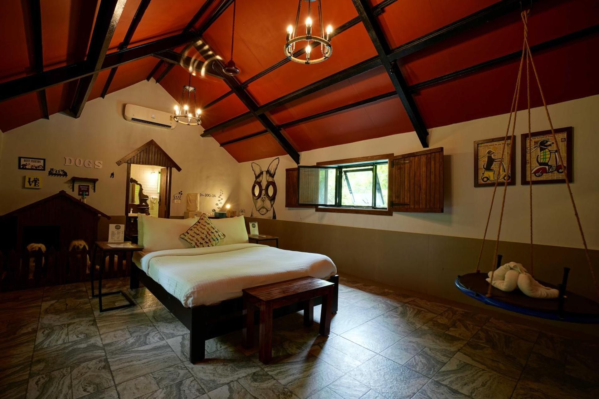Pet Friendly 1 King Bed