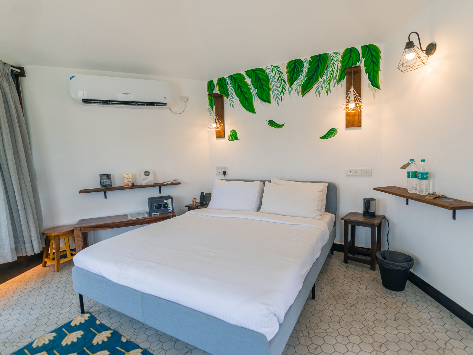 Hexagon Room