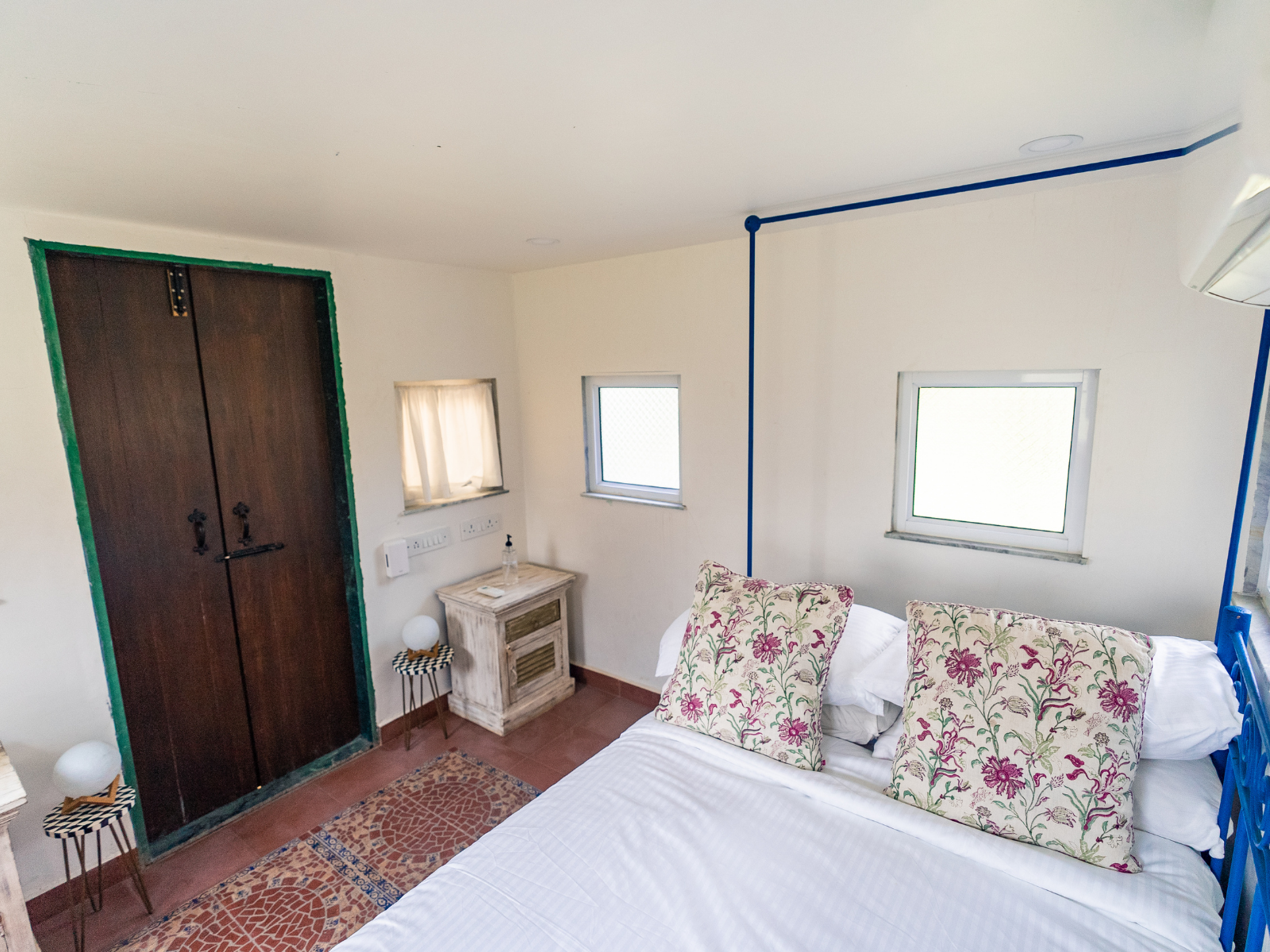 Hexagon Room