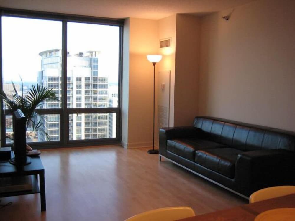 undefined Chicago Downtown Condo - Michigan Ave Suite ID 14-15 3
