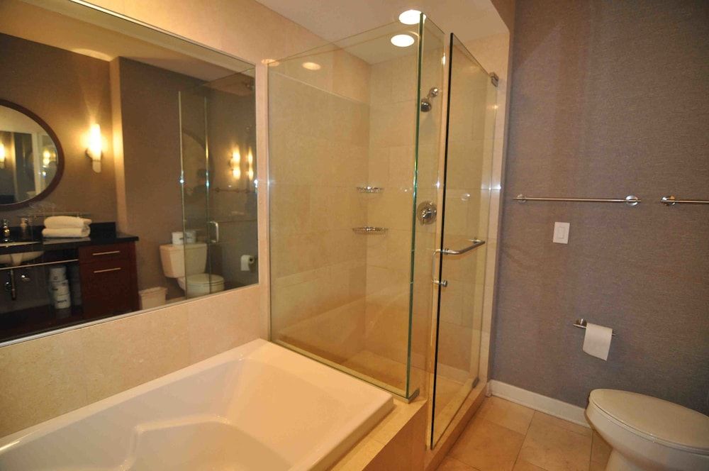 Chicago Downtown Condo - Michigan Ave Suite ID 14-15 Suite, 3 Bedrooms 2