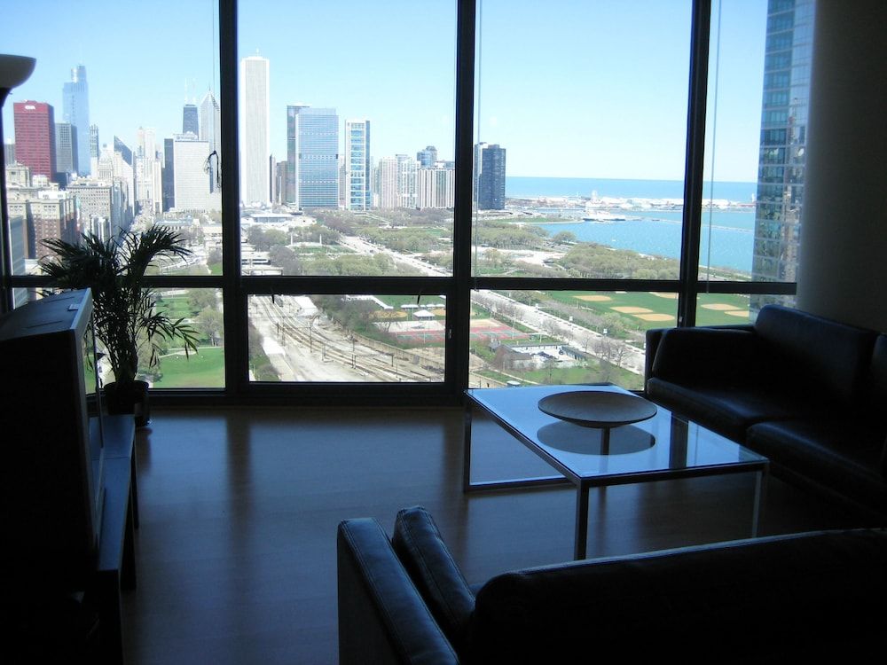 undefined Chicago Downtown Condo - Michigan Ave Suite ID 14-15
