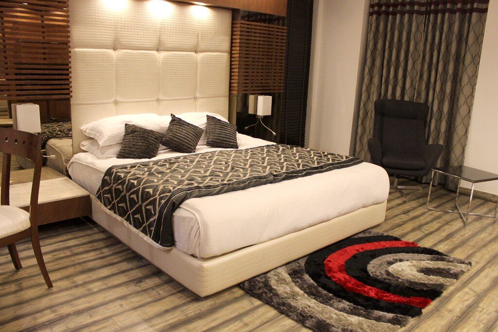 Presidential Suite With Swimming Pool View & Jacuzzi