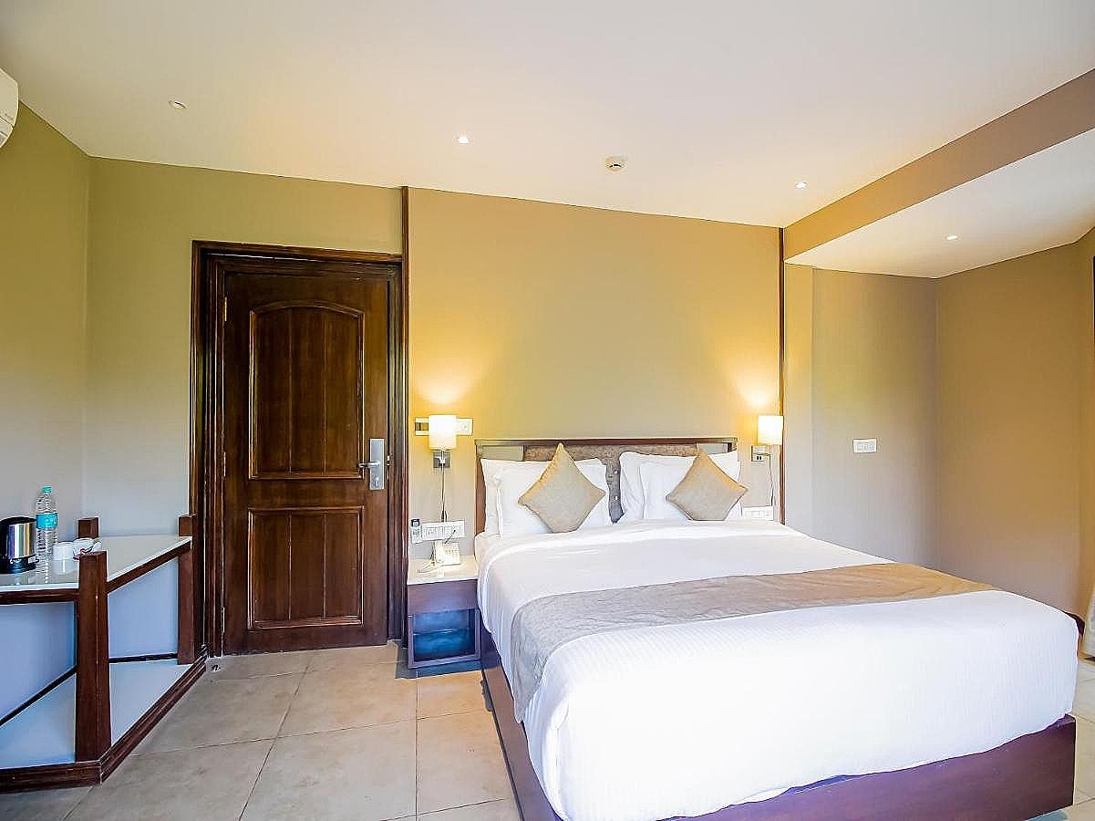 DeAmour: A Dreamy Getaway, Near The Beach Deluxe Room 5