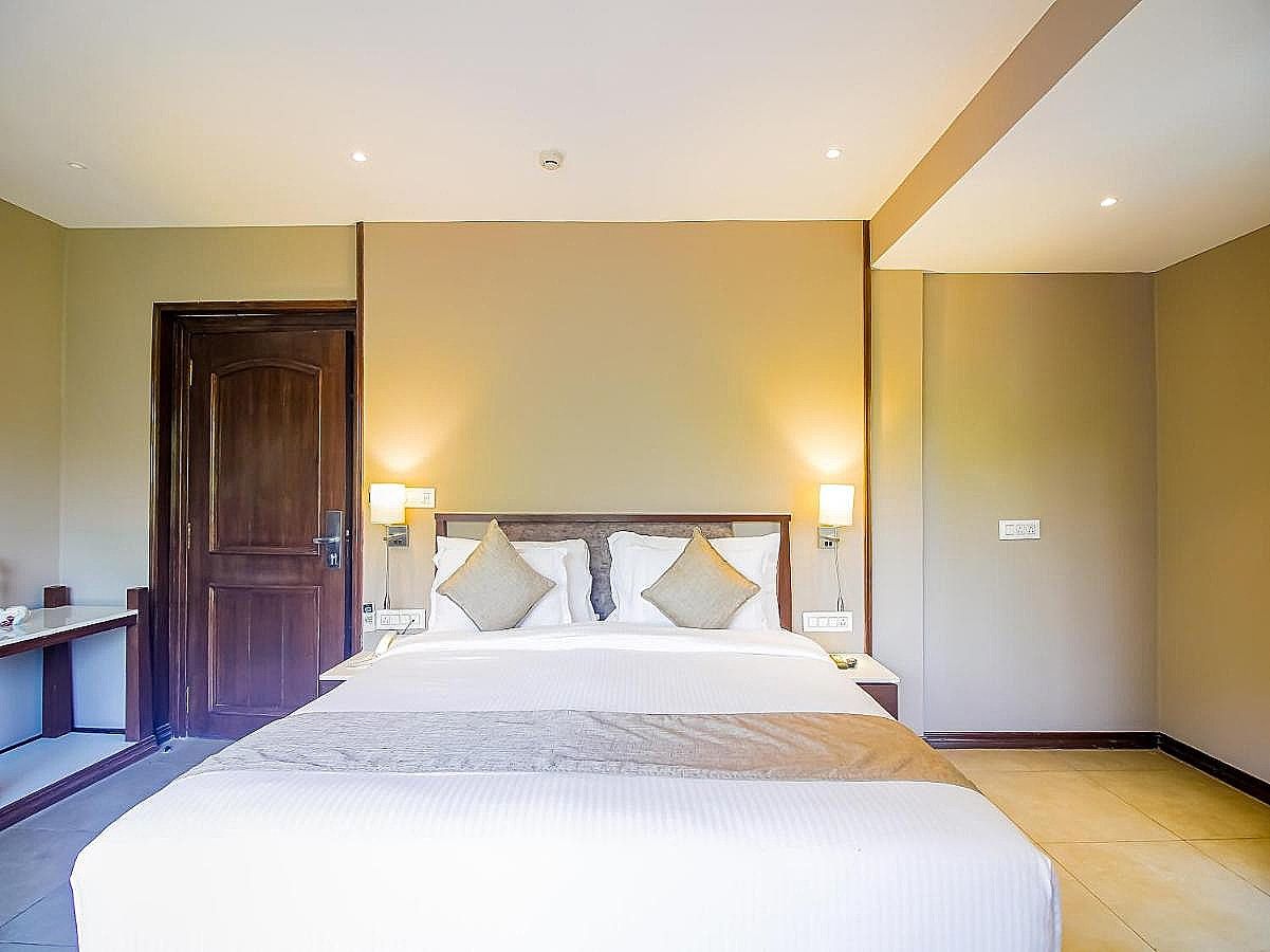 DeAmour: A Dreamy Getaway, Near The Beach Deluxe Room 6