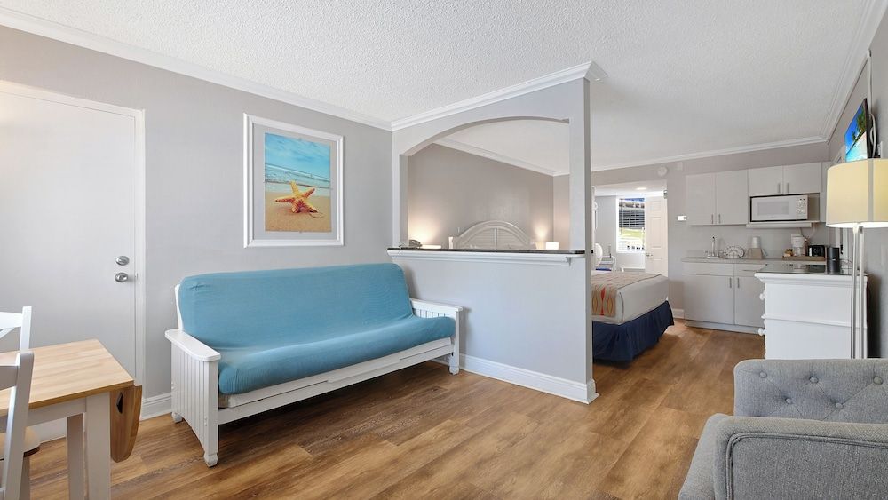 Standard Condo, Kitchenette, Poolside