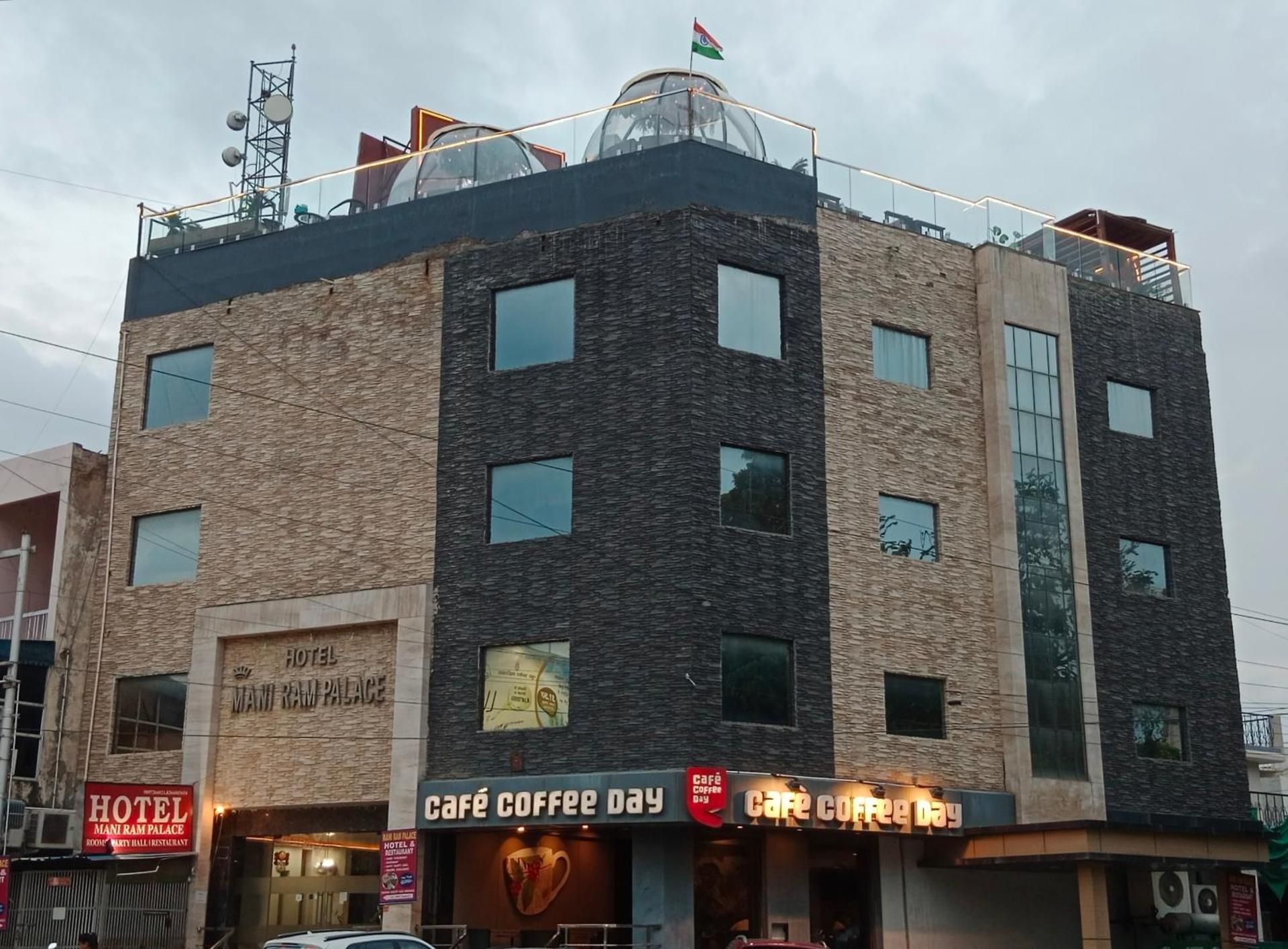 Hotel Maniram Palace