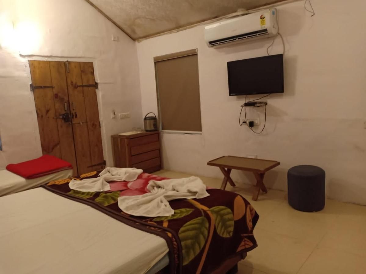Gir Garjna - The Cottage Standard Cottages with Private Sit out 2
