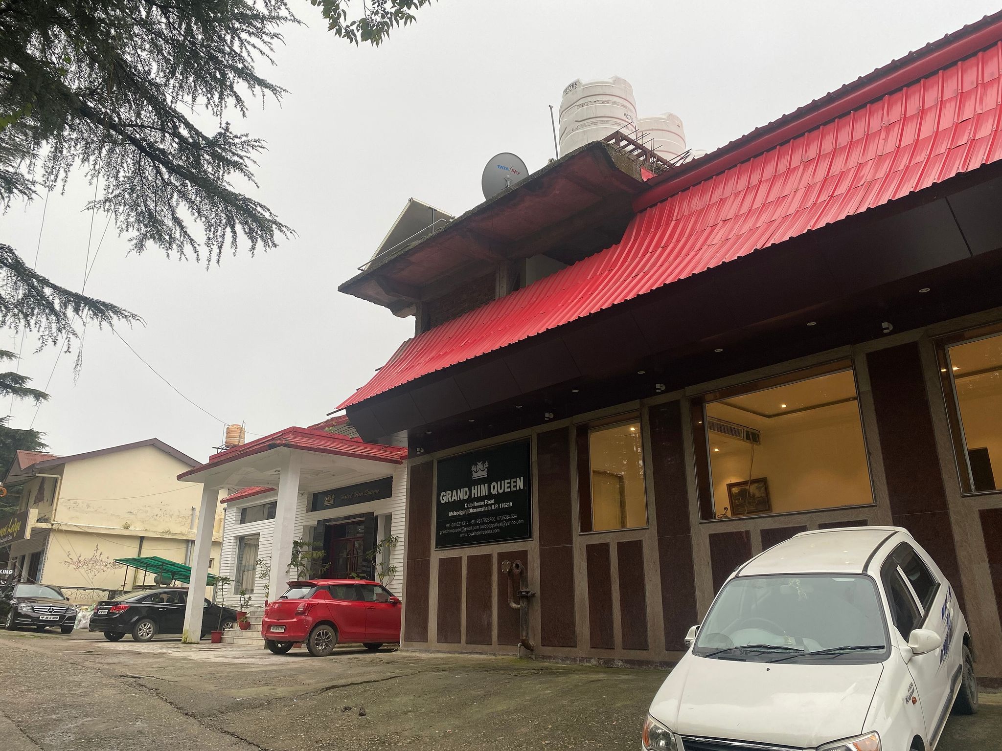 undefined Grand Him Queen 10