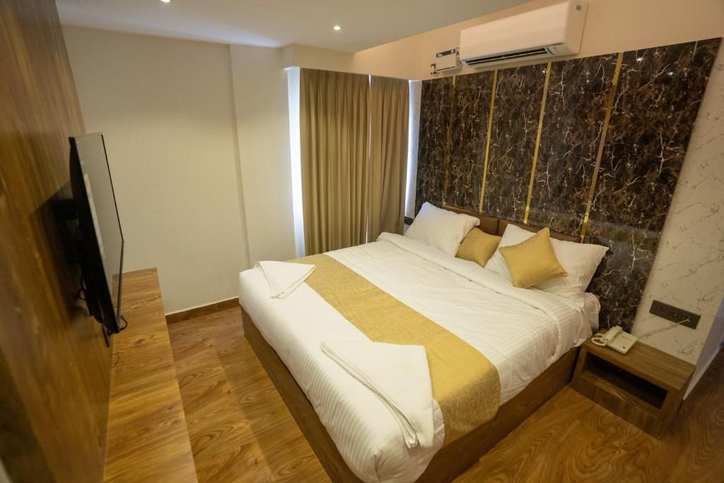 Executive Room with Queen Bed
