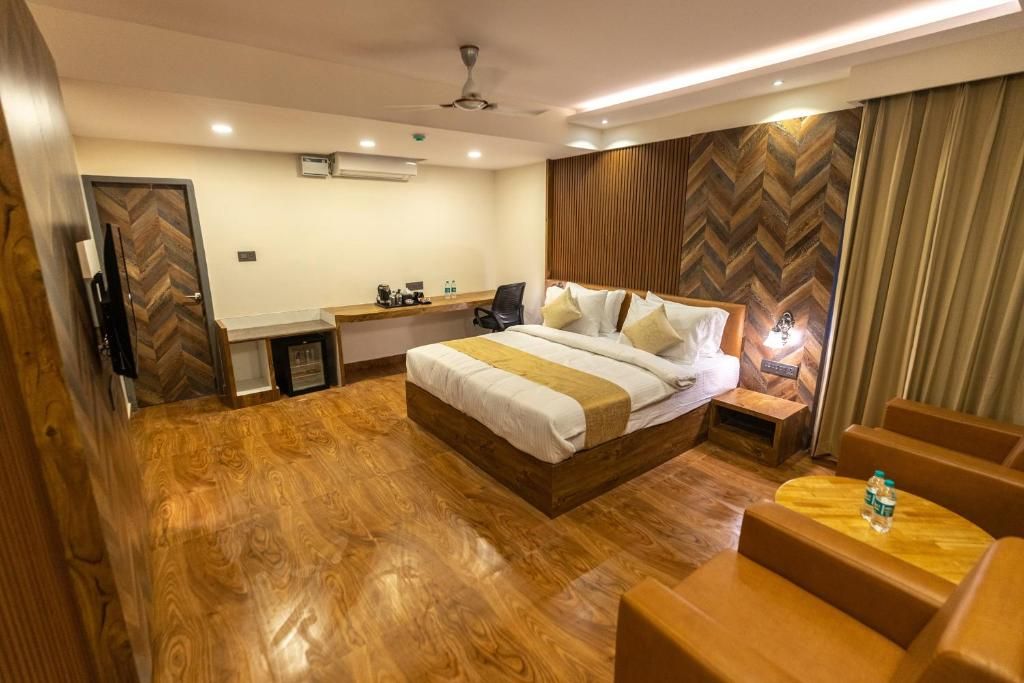 Luxury Suite Room with King Bed
