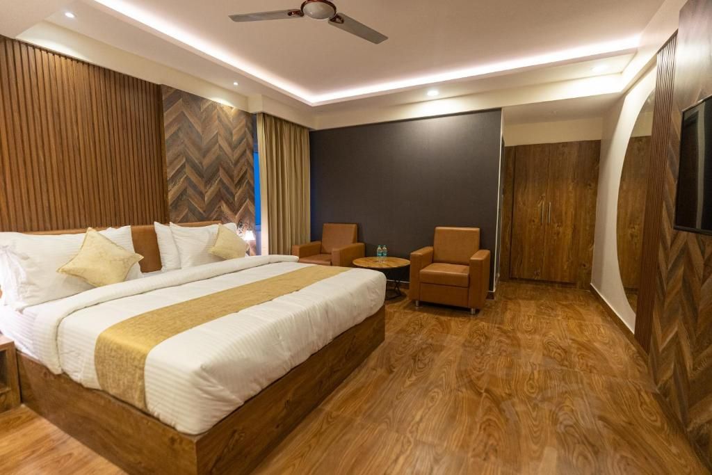 Executive Room with Queen Bed