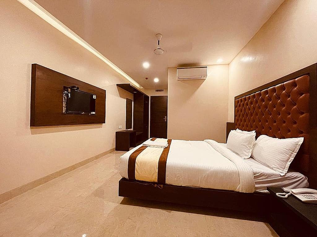 Hotel New Suite Deluxe King Room 2
