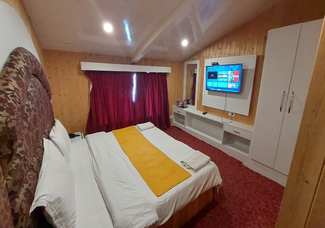 Family Room with Queen Bed