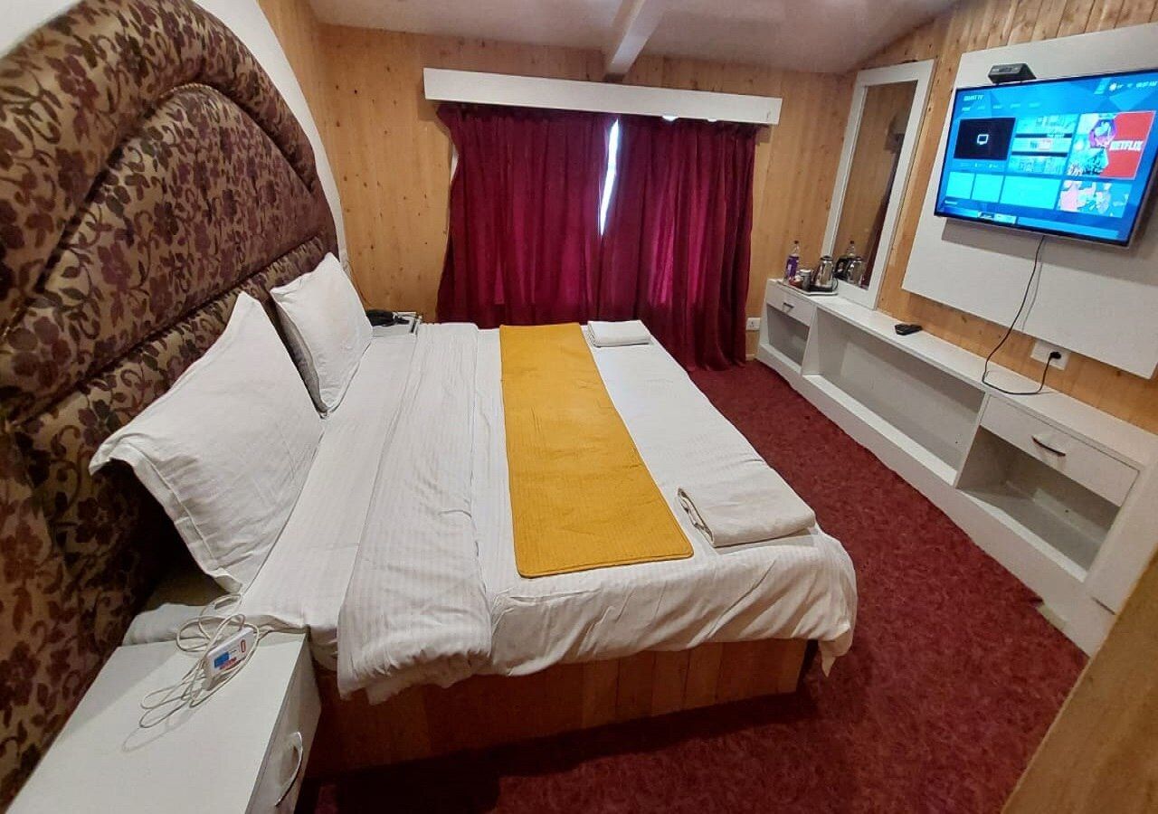 Family Room with Queen Bed