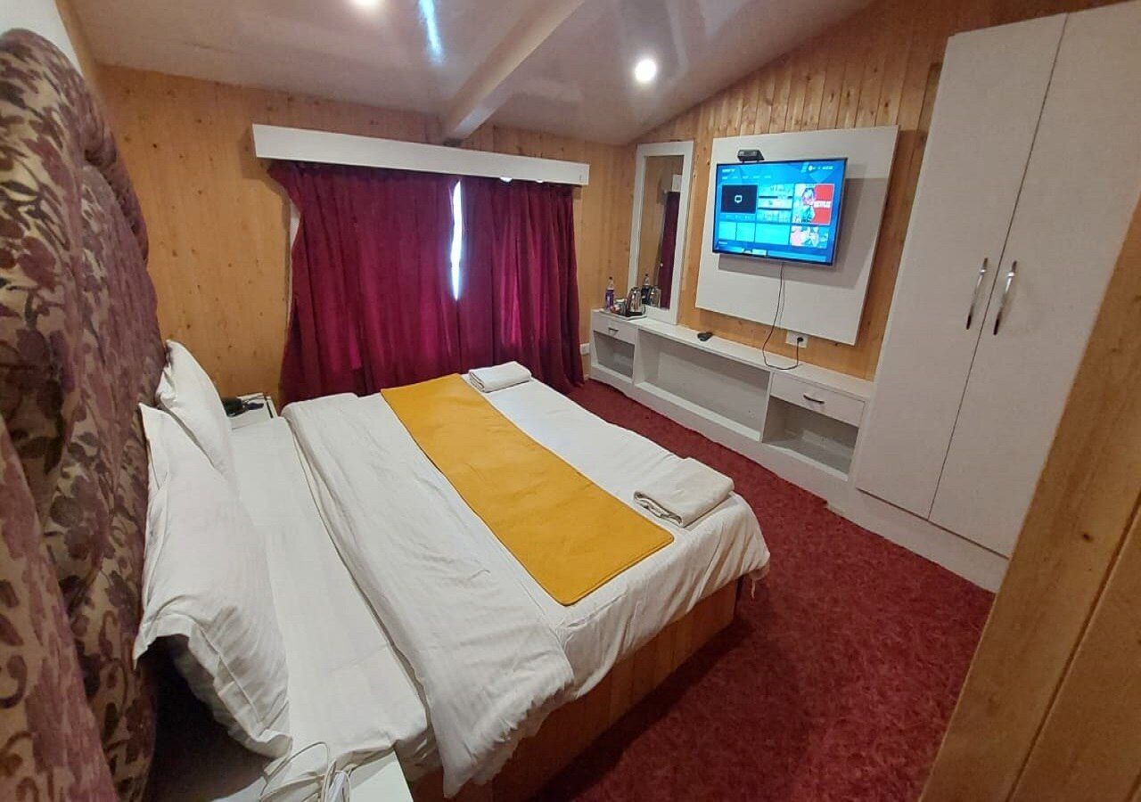 Family Room with Queen Bed