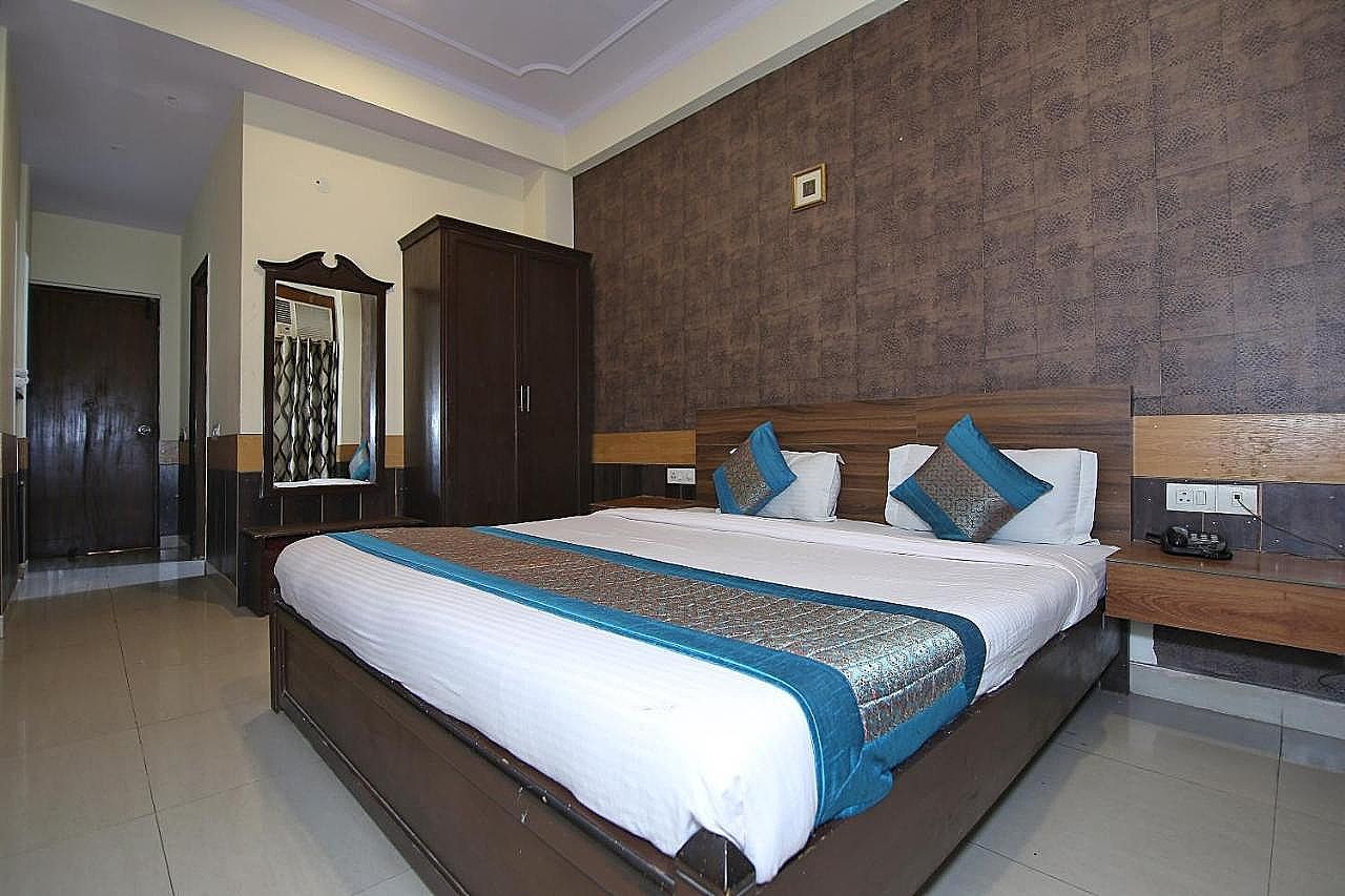 Hotel Sarthi Deluxe Room 5