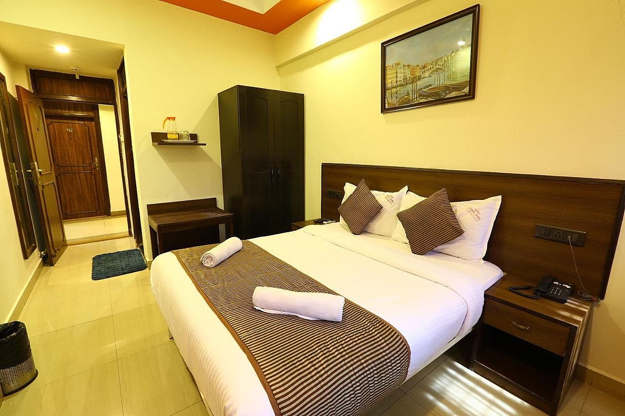 Hotel Sona Deluxe Double Room 12