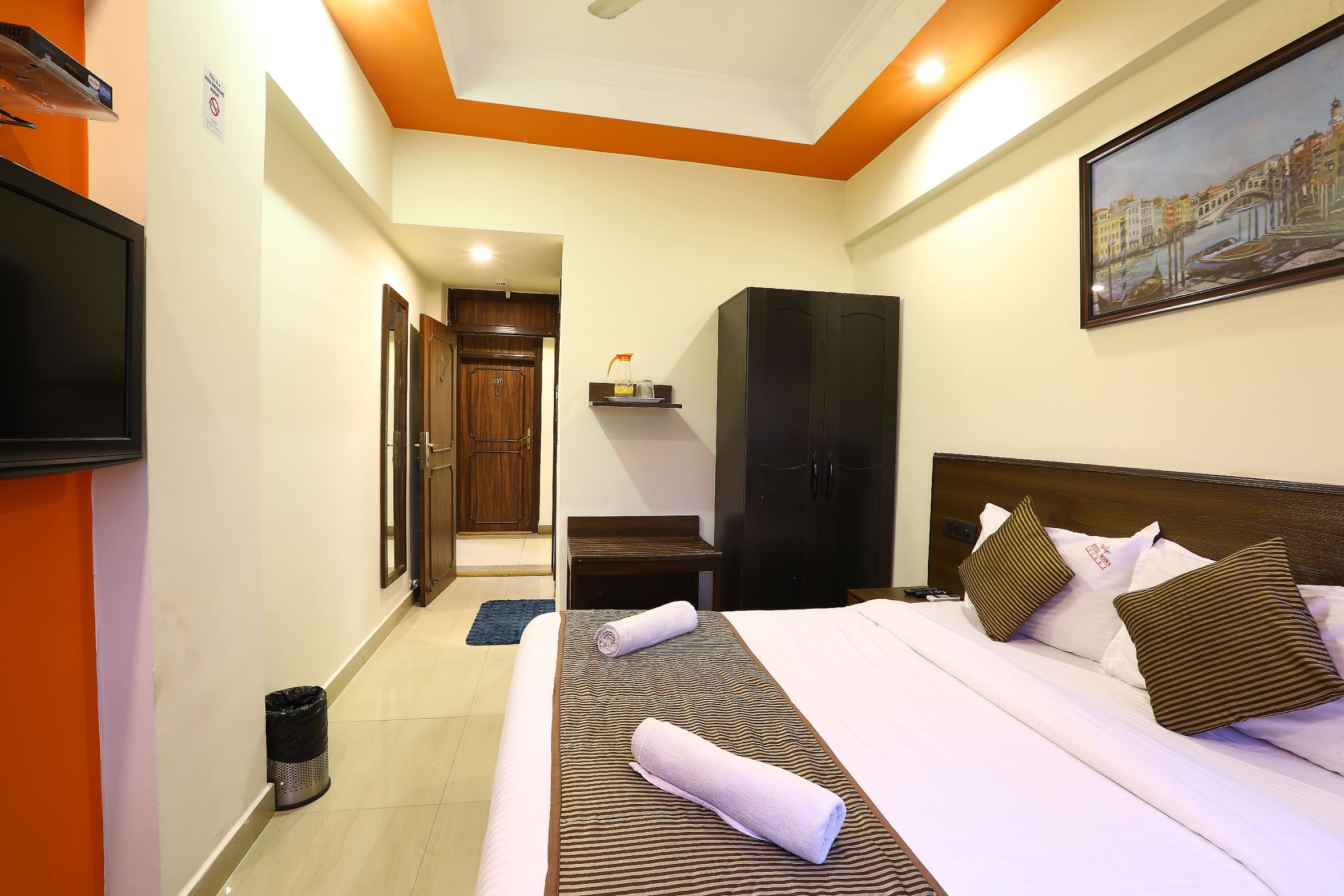 Hotel Sona Deluxe Double Room 9