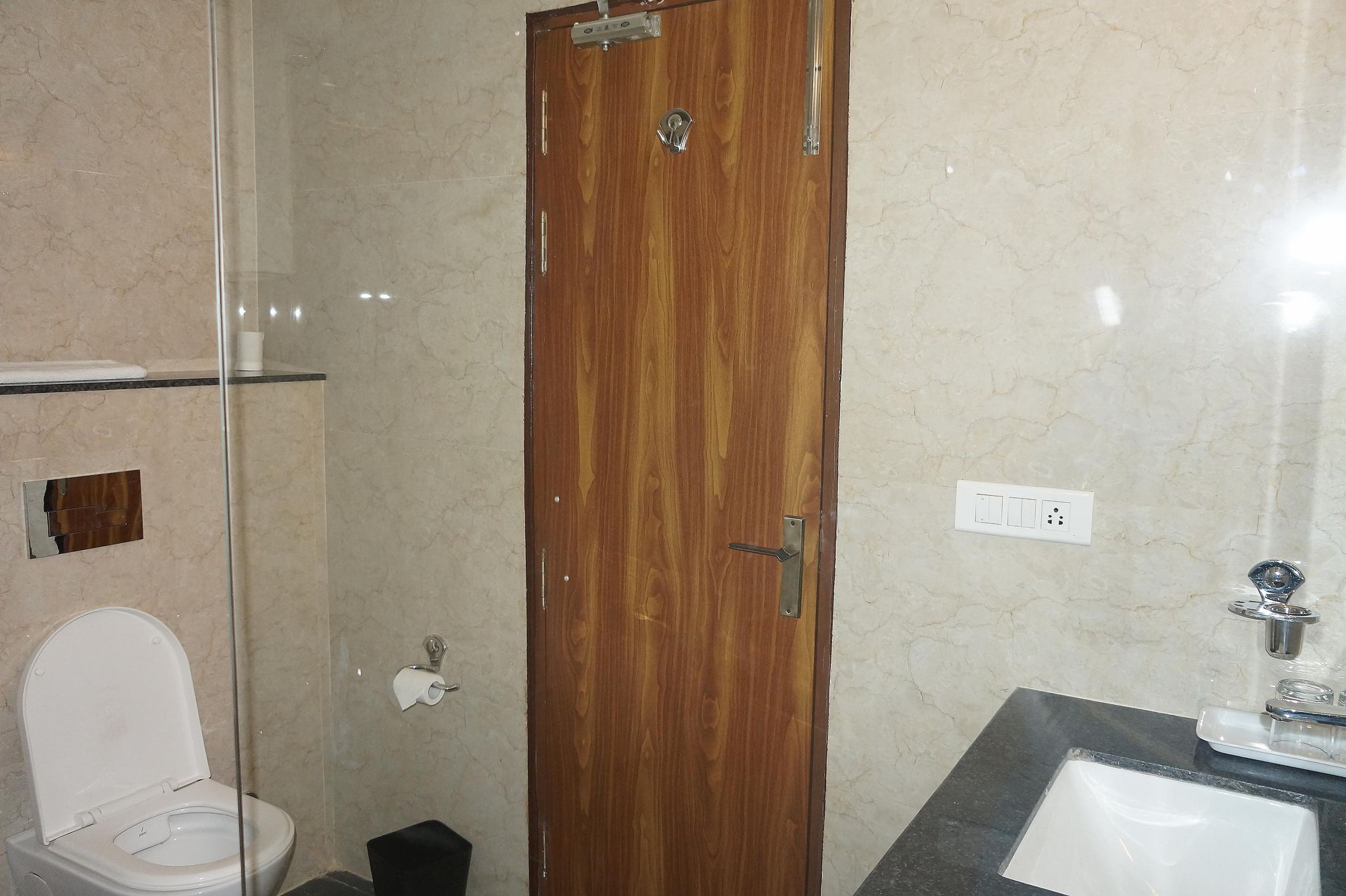 Neel Clarks Inn Agra Deluxe King Bed Room 3