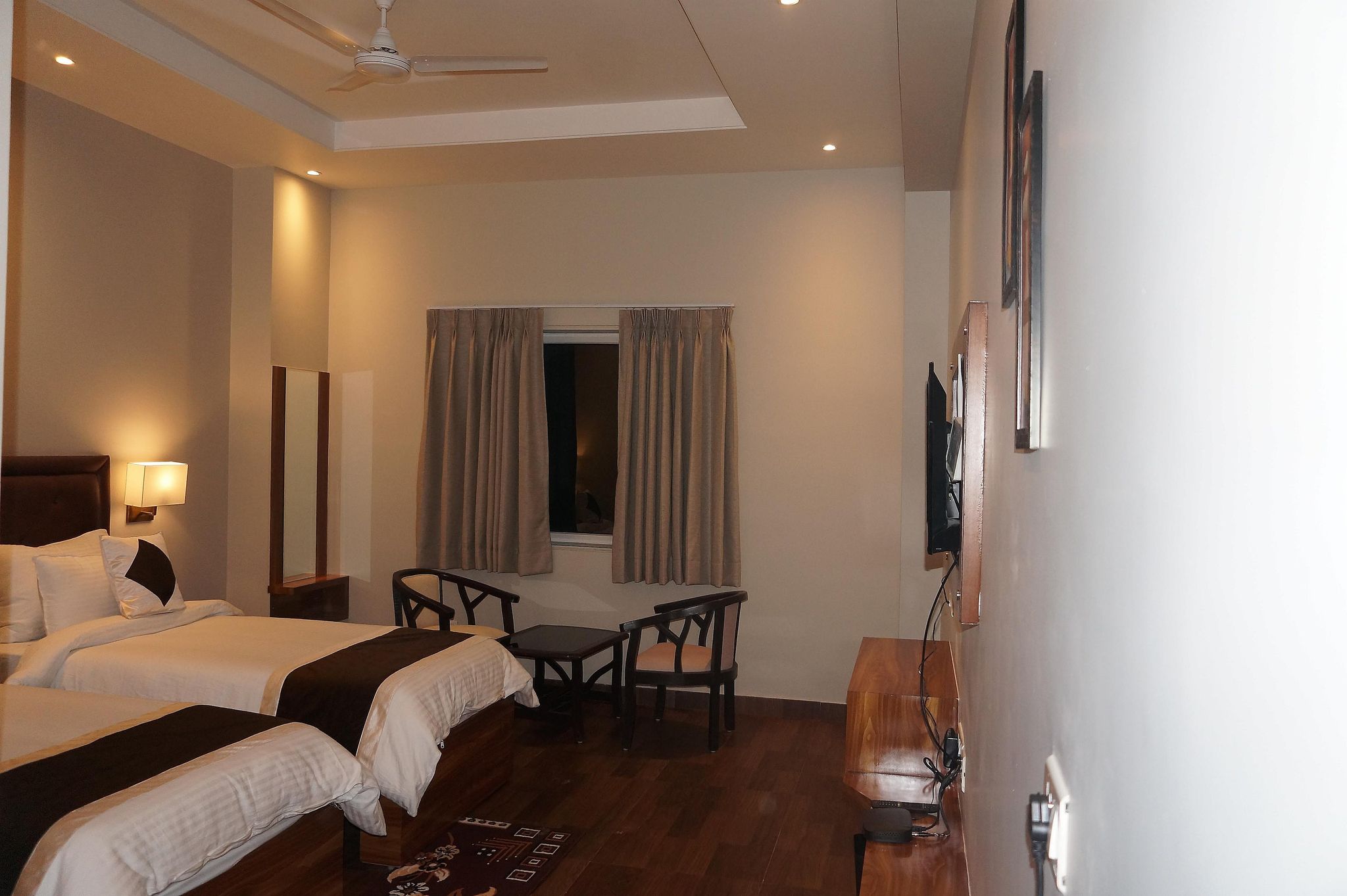 Neel Clarks Inn Agra Deluxe King Bed Room 8