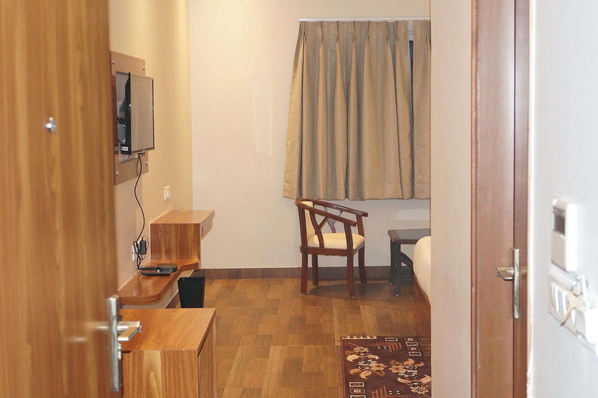 Neel Clarks Inn Agra Deluxe King Bed Room 9
