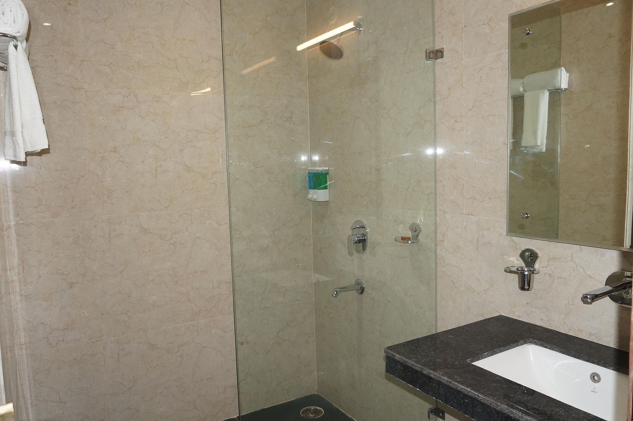 Neel Clarks Inn Agra Deluxe King Bed Room 6