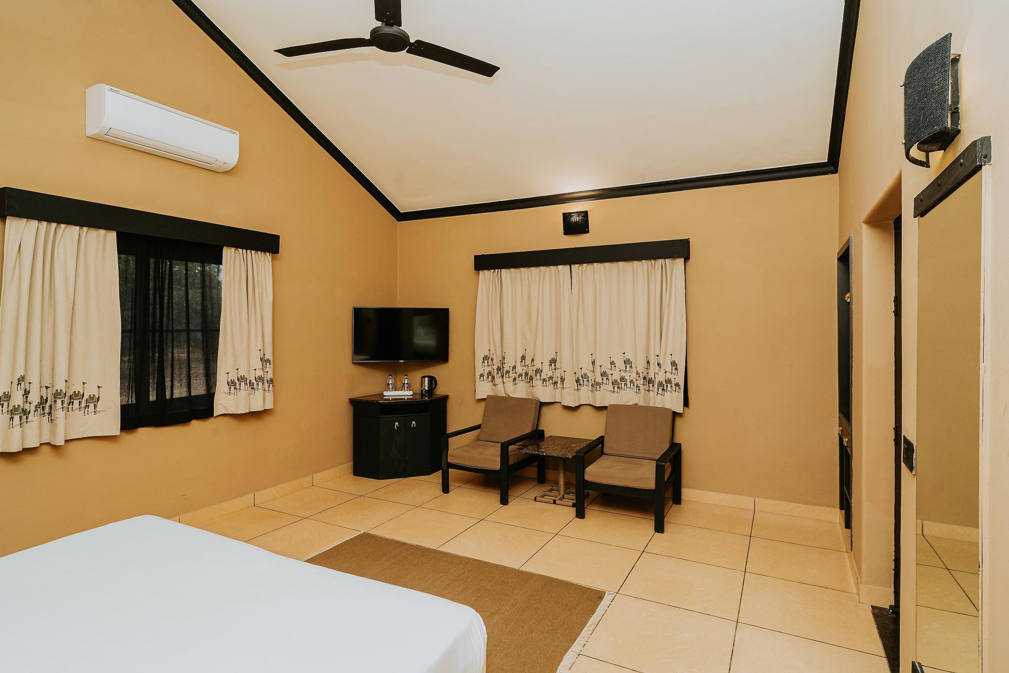 Clarks Safari Pushkar Deluxe Cottage Twin  7