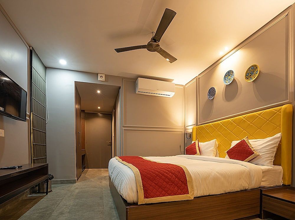 The Lalit international Deluxe Room 6