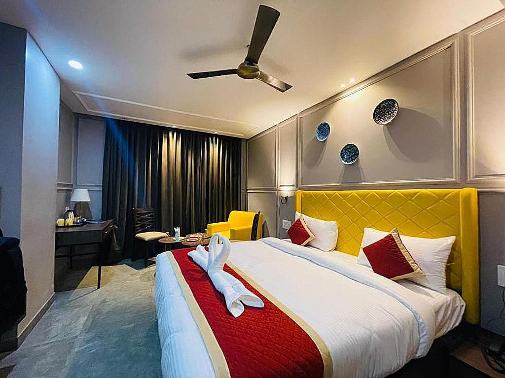 The Lalit international Deluxe Room 9