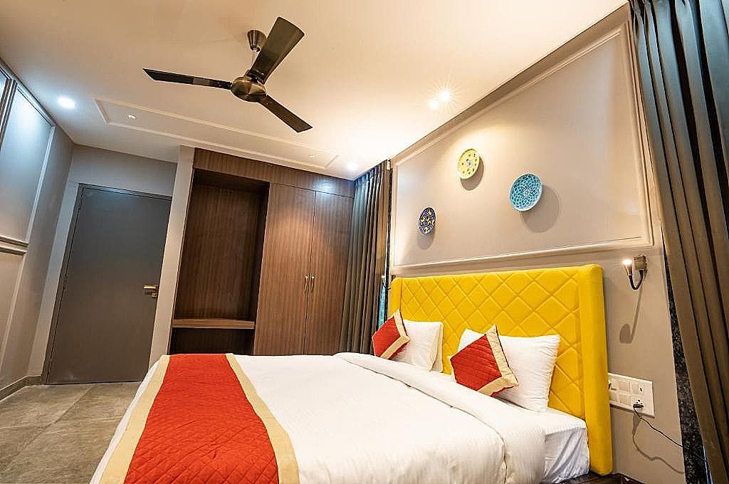 The Lalit international Deluxe Room 8
