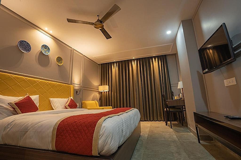The Lalit international Deluxe Room 4