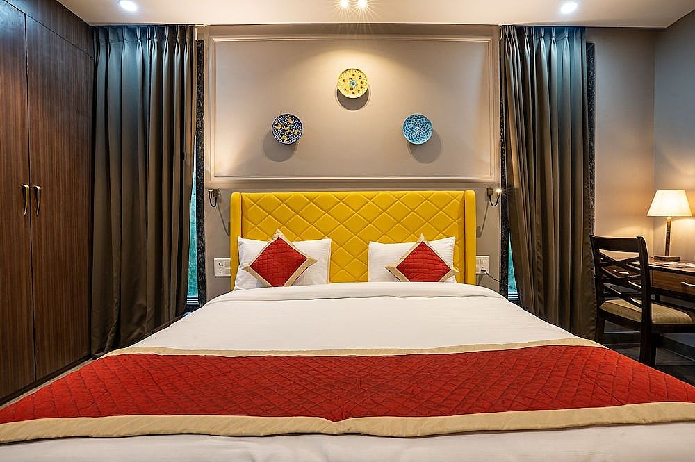 The Lalit international Deluxe Room 11