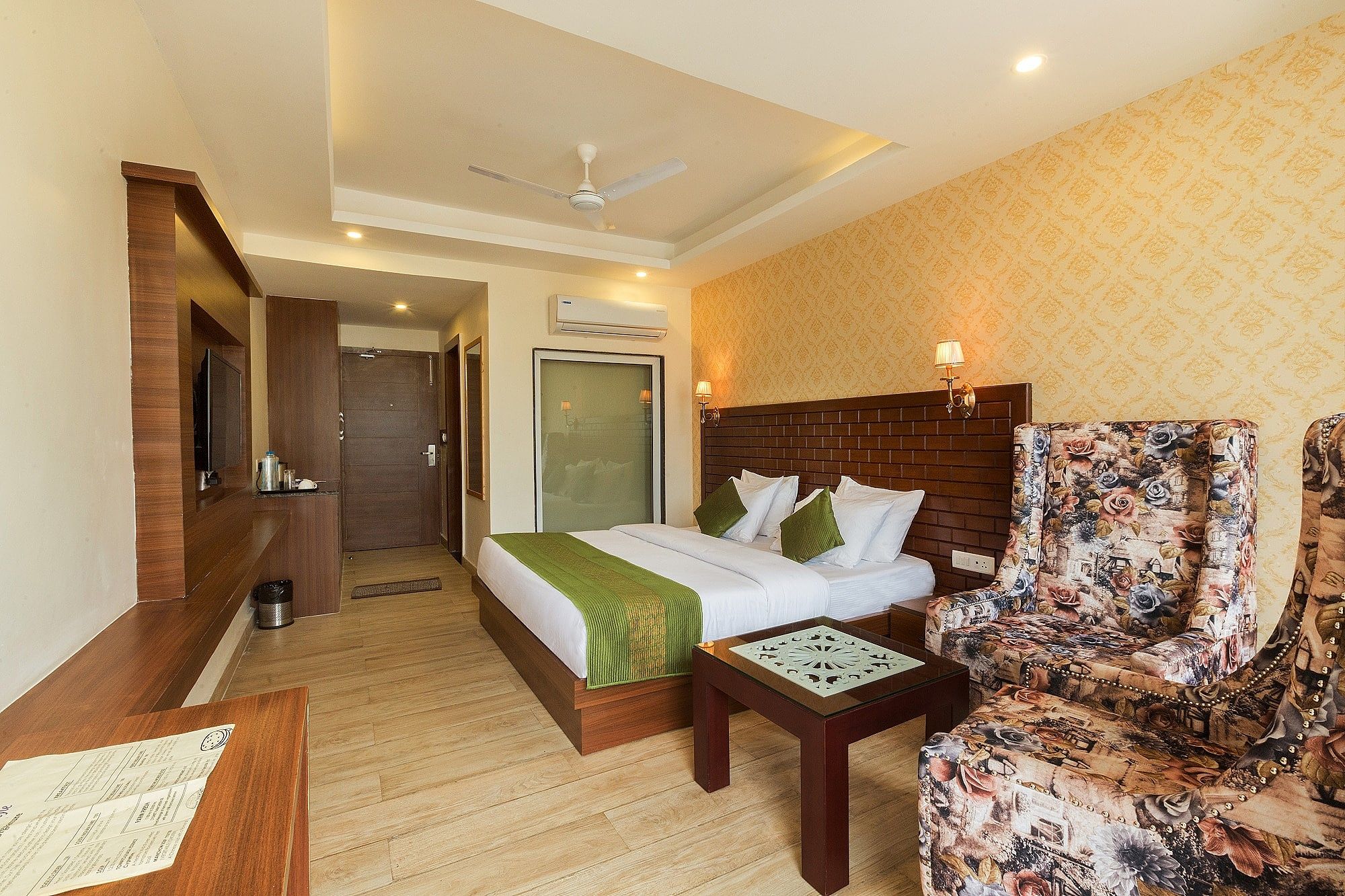 Cygnett Style Signature Mcleodganj Club 2