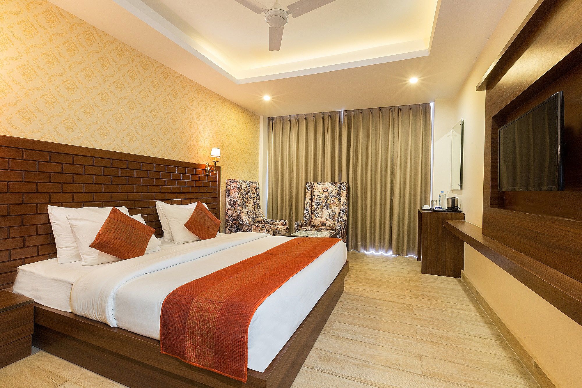 Cygnett Style Signature Mcleodganj Club