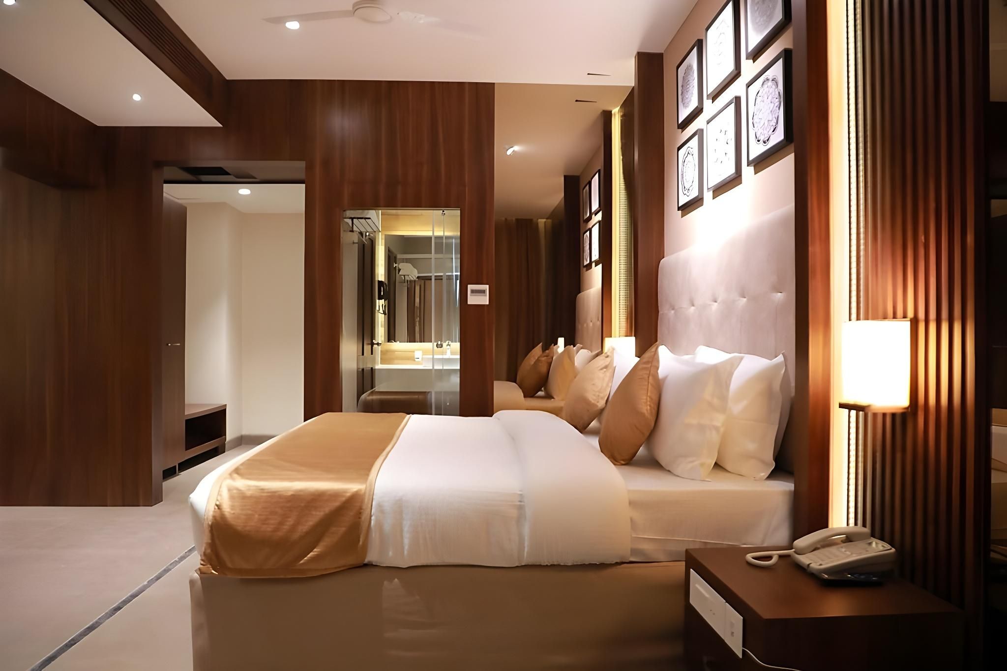 Magnet Hotel Deluxe Room 7