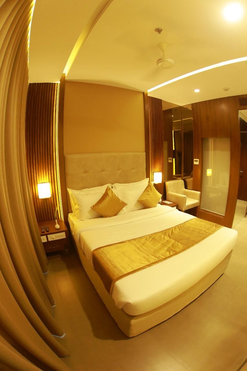 Magnet Hotel Deluxe Room 5