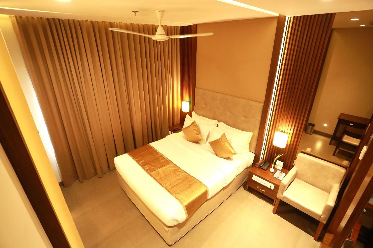 Magnet Hotel Deluxe Room 6