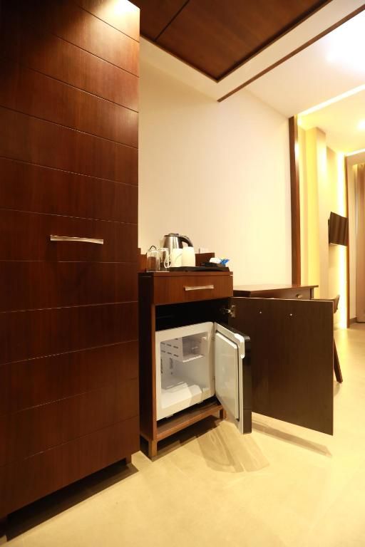 Magnet Hotel Deluxe Room 9