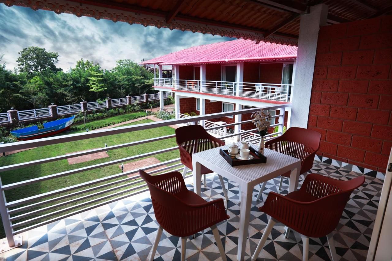 Food & Dining