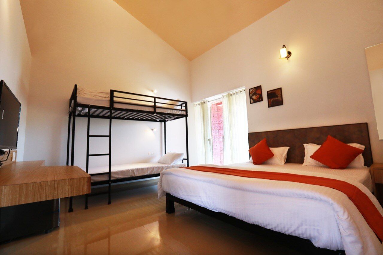Super Deluxe Family Room
