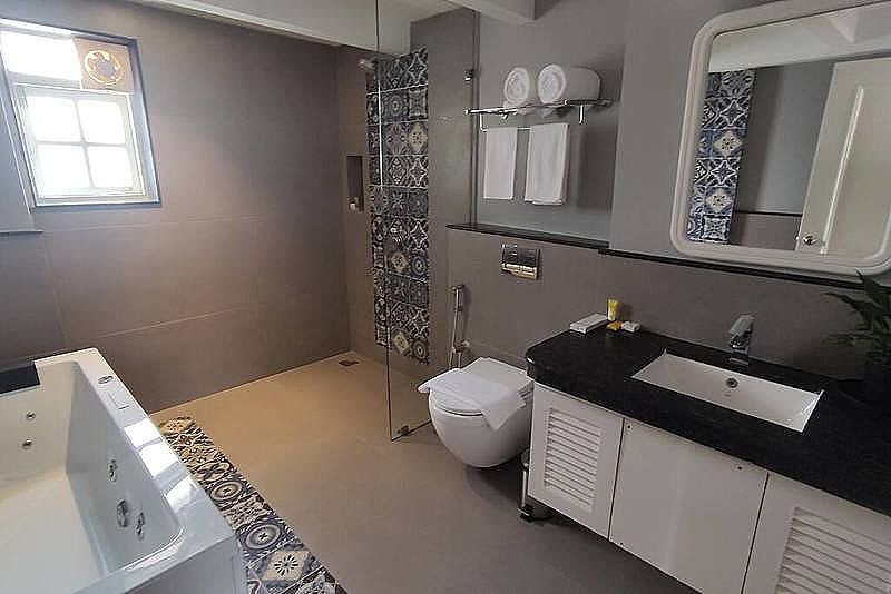 Suite Room - King Size Bed & Sofa Bed