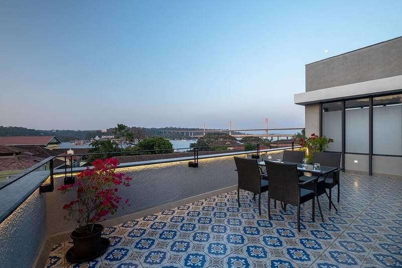 Suite Room - King Size Bed & Sofa Bed