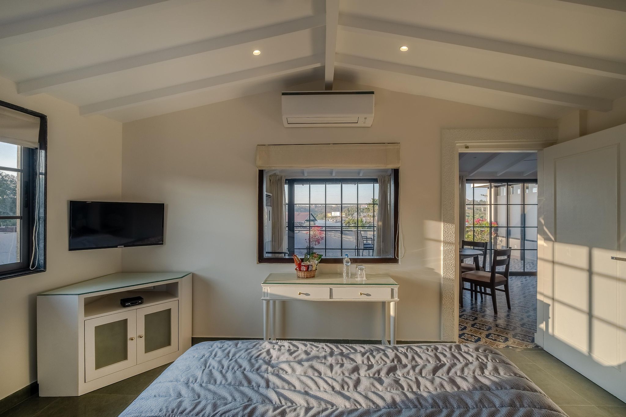 Suite Room - King Size Bed & Sofa Bed