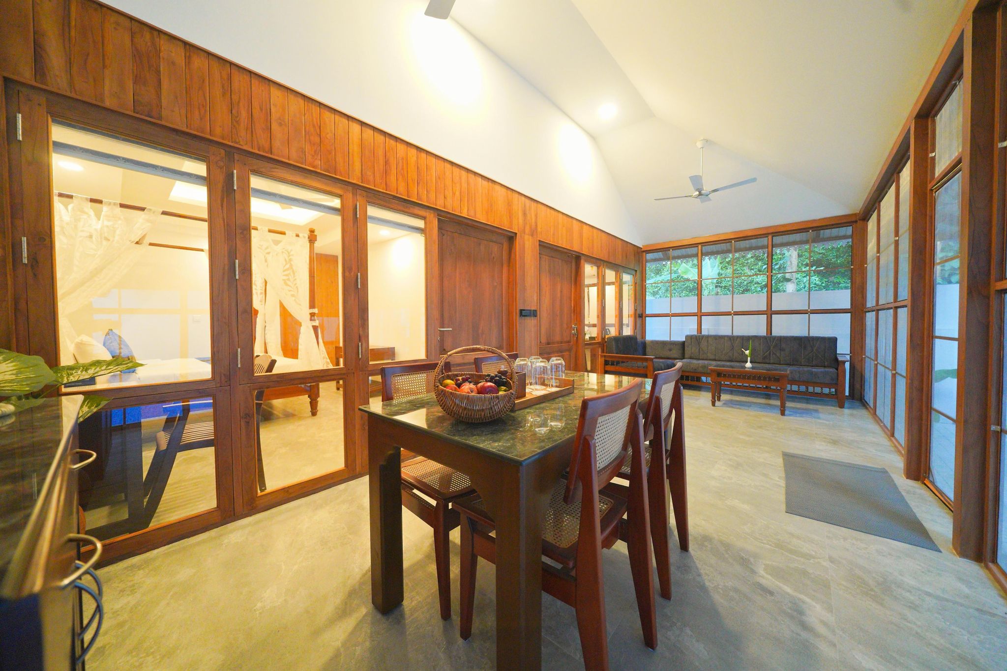 Food & Dining