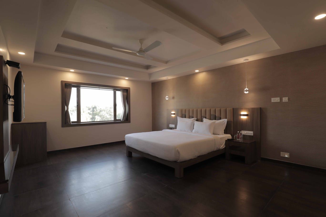 Pride Biznotel Sasan Gir Deluxe Room 10