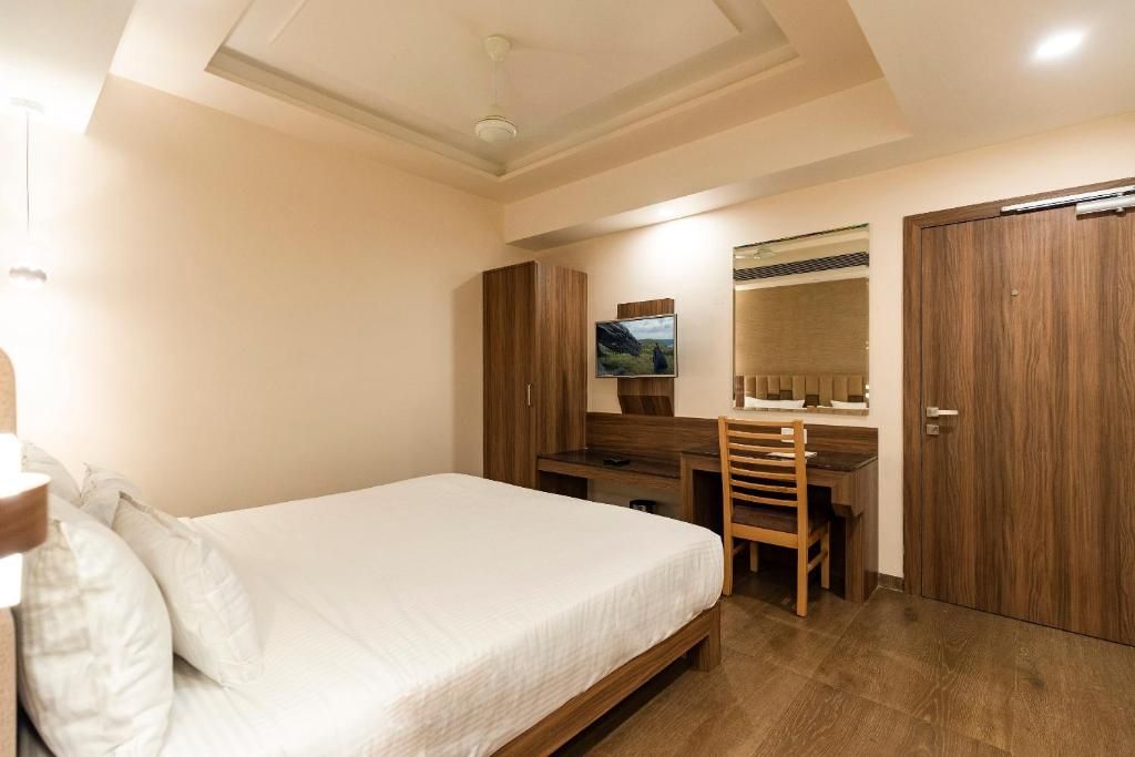Pride Biznotel Sasan Gir Deluxe Room