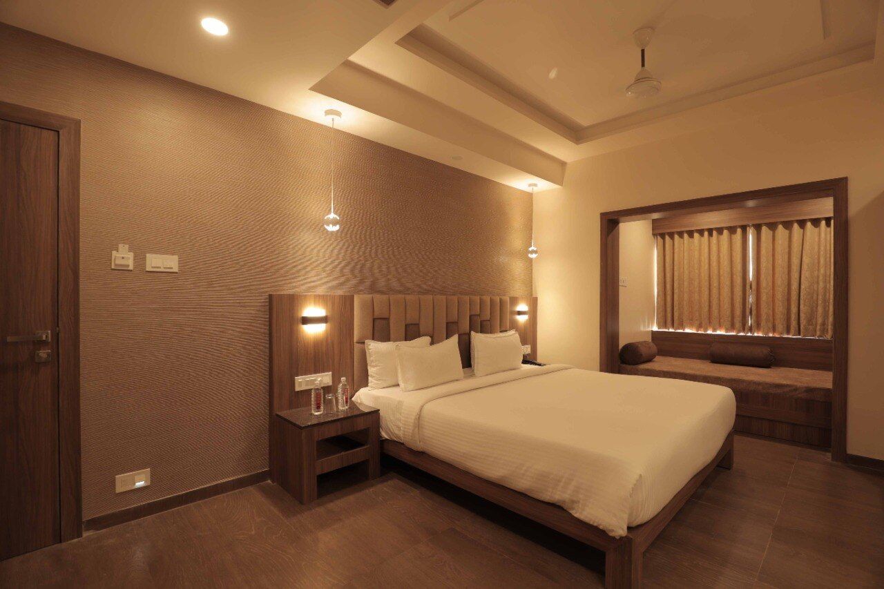 Pride Biznotel Sasan Gir Deluxe Room 8